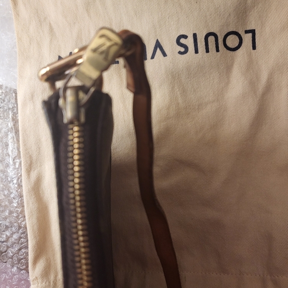 LV POCHETE - Picture 14 of 16